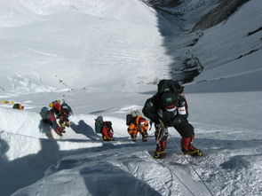 爱游戏体育平台-全国登山挑战赛千人攀登玉龙雪山，玉龙雪山攀岩