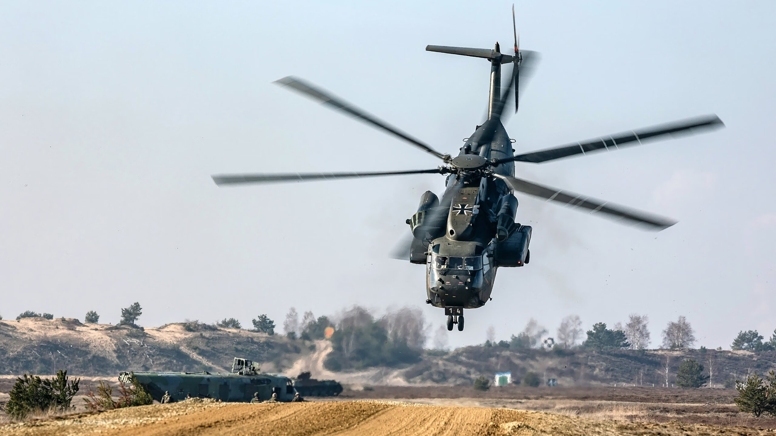 爱游戏体育平台-冠军争夺关键战役回放热搜，经典镜头被高频播放，冠军争夺赛小游戏